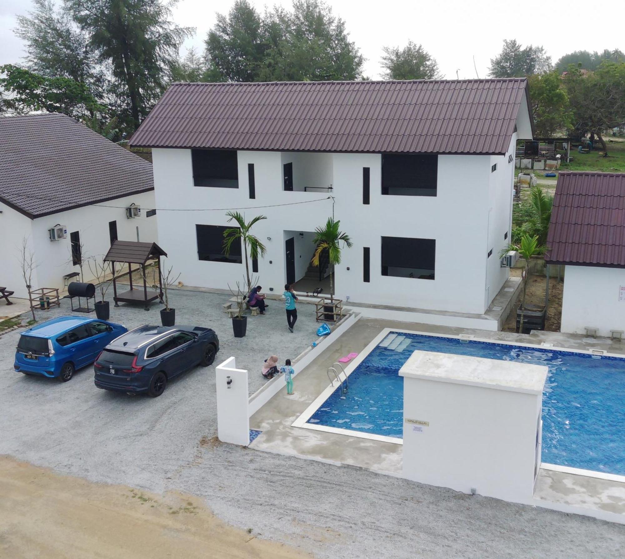 Kamalia Villas Kampung Penarik Exterior photo